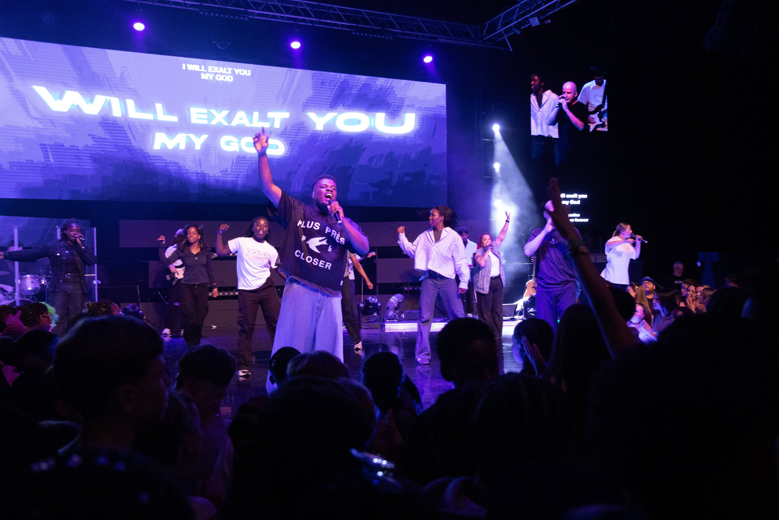 1080p vs 4K Lyric Videos for Church Projection — Which Should You Choose? - Talesoft Digital